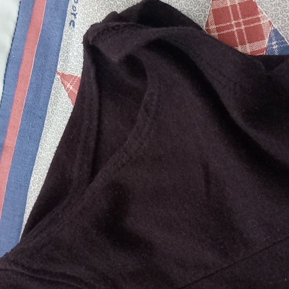 Cute, Girl's size 7/8 (M), Minnie Mouse Top with Red Sparkles by Disney ❤️🖤 - Picture 7 of 10